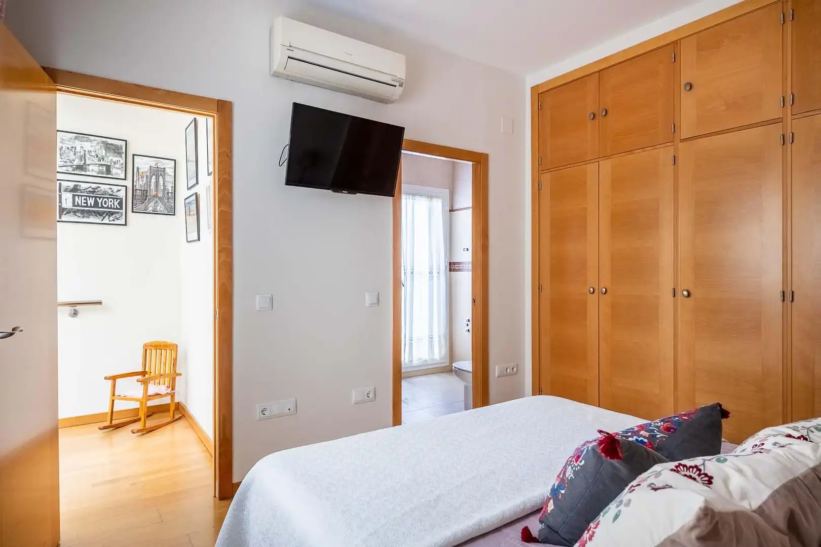 Bedroom of Houses for sale in Sevilla  with Air Conditioner, Terrace and Alarm