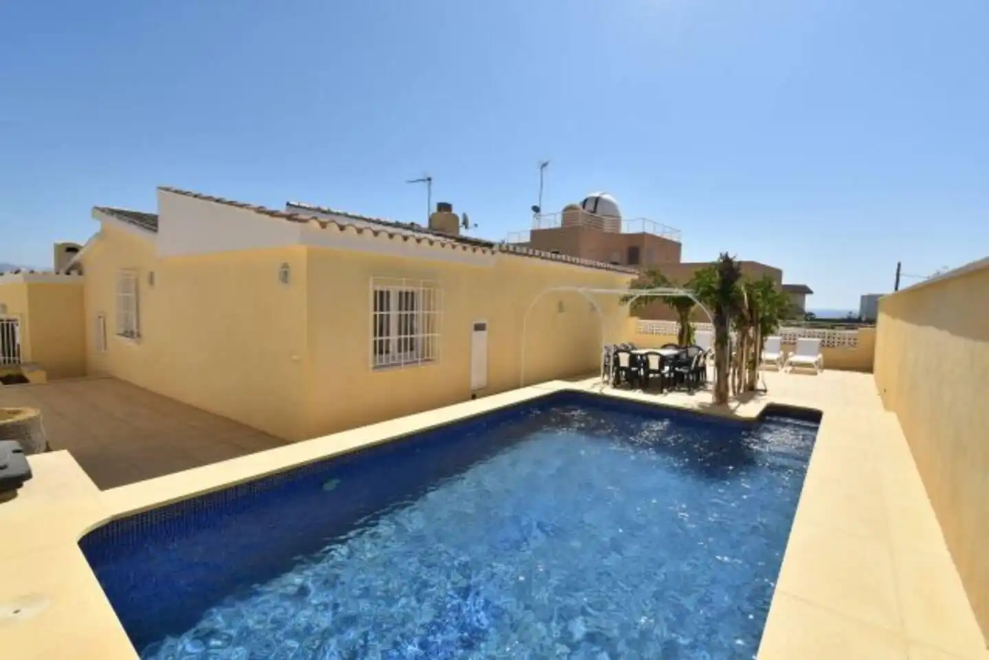 Chalet con piscina en venta en Calarreona