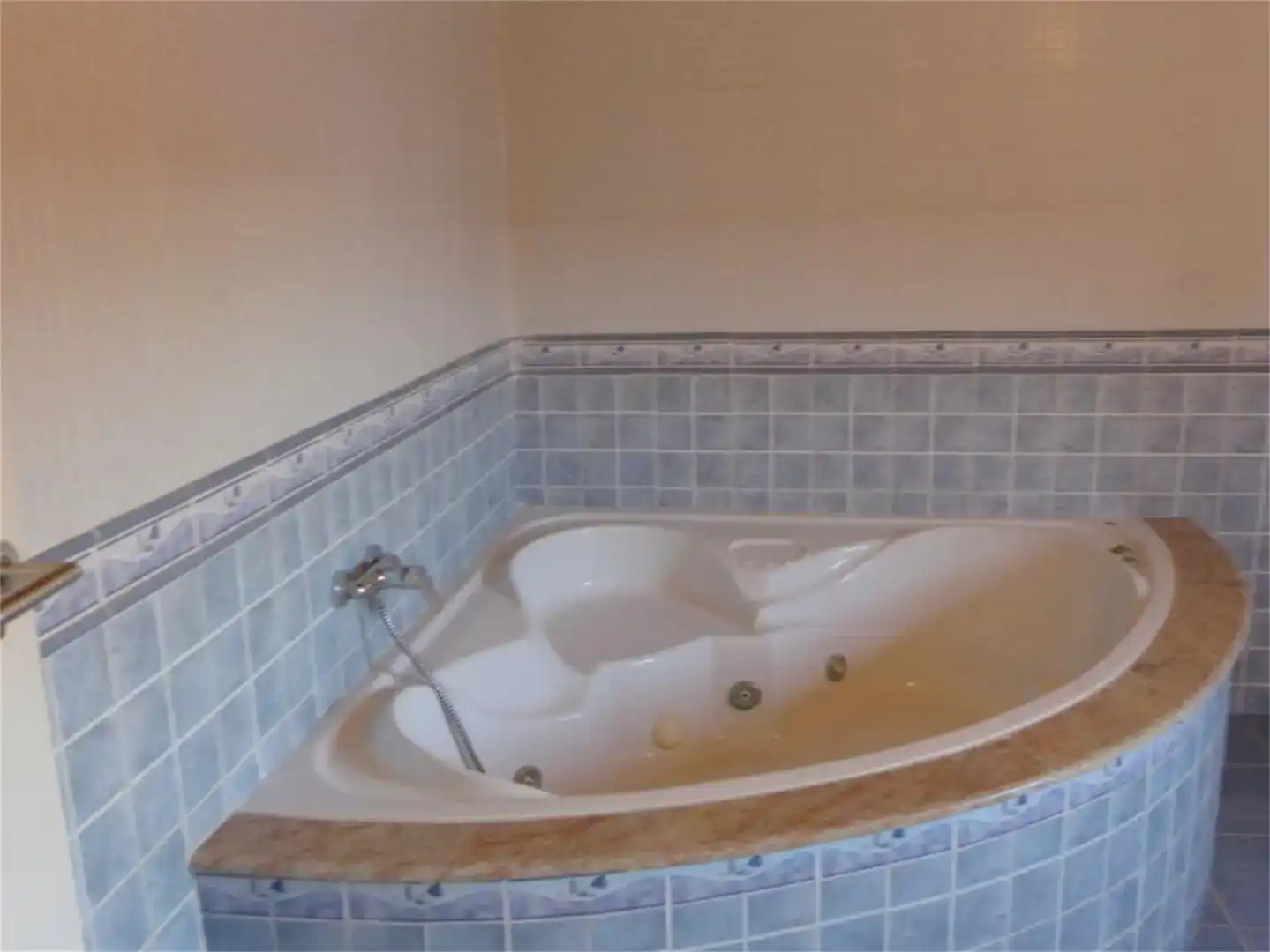 Baño de Casa adosada en venta en Cabra con Jardín privado, Trastero y Piscina