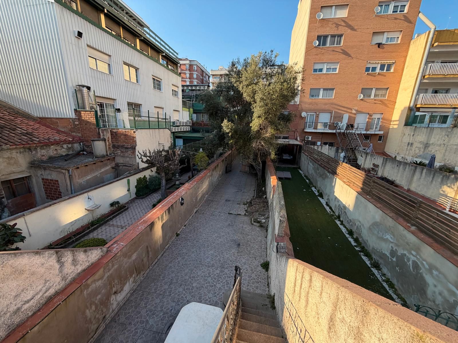 Vista exterior de Casa o chalet en venta en Sabadell con Calefacción, Jardín privado y Parquet