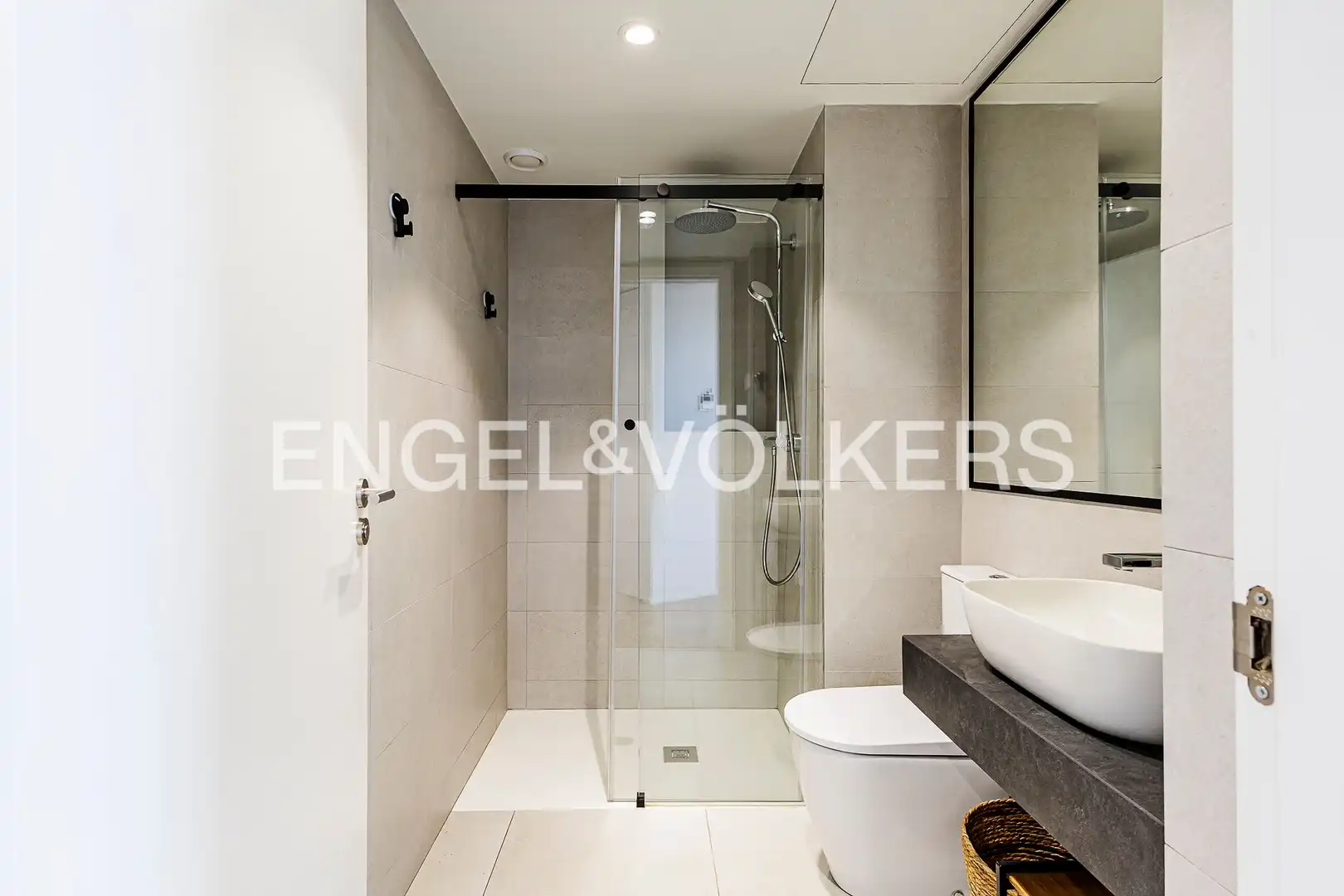 Bathroom of Duplexes for rent in Barcelona  with Air Conditioner, Heating and Private garden