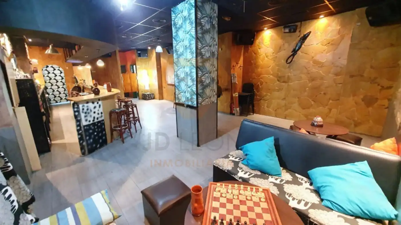 Local comercial en venda a Casco Urbano