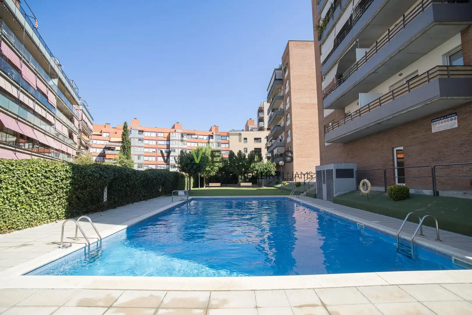 Piscina de Pis en venda en Sant Andreu de la Barca amb Calefacció, Balcó i Piscina comunitària