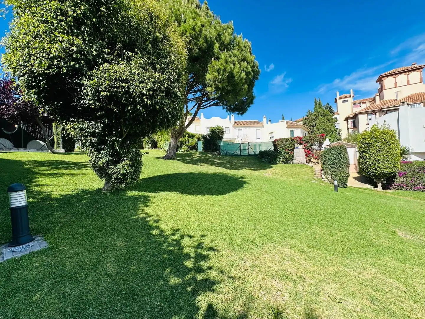 Jardí de Casa adosada en venda en Mijas amb Aire condicionat, Calefacció i Jardí privat