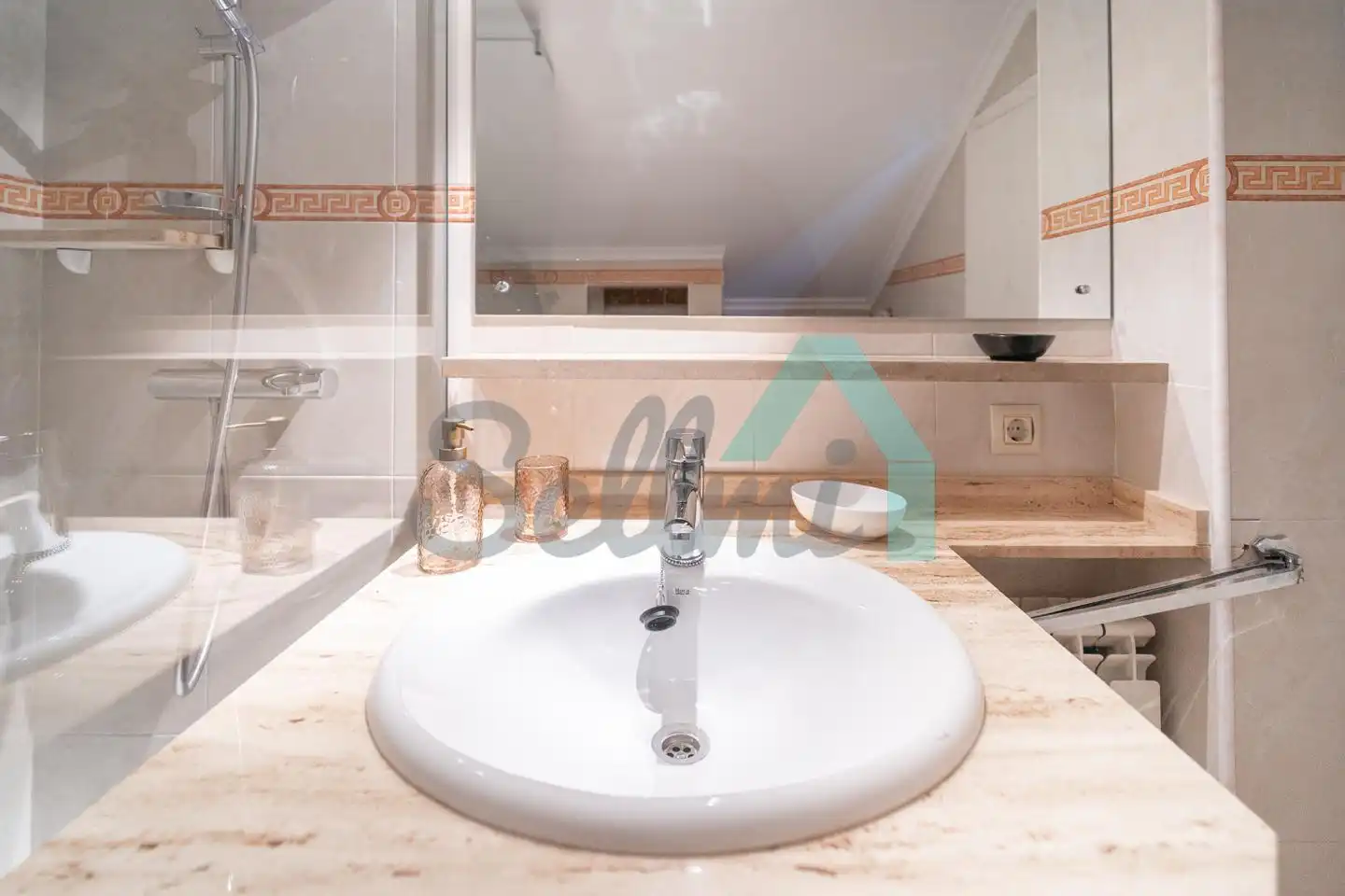 Bathroom of Flat for rent in Oviedo   with Heating, Parquet flooring and Furnished