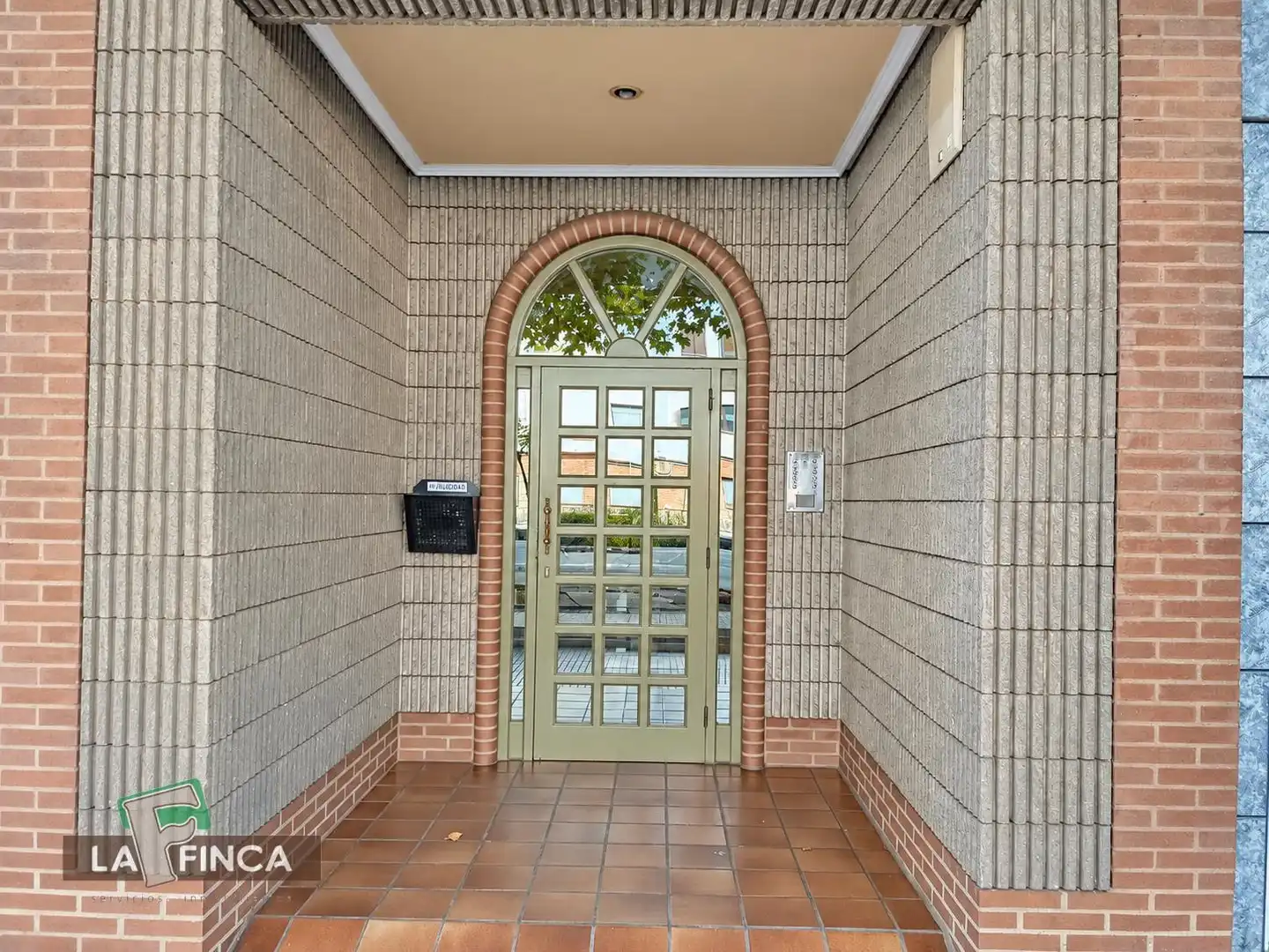 Pis en venda en Gijón  amb Calefacció, Parquet i Moblat