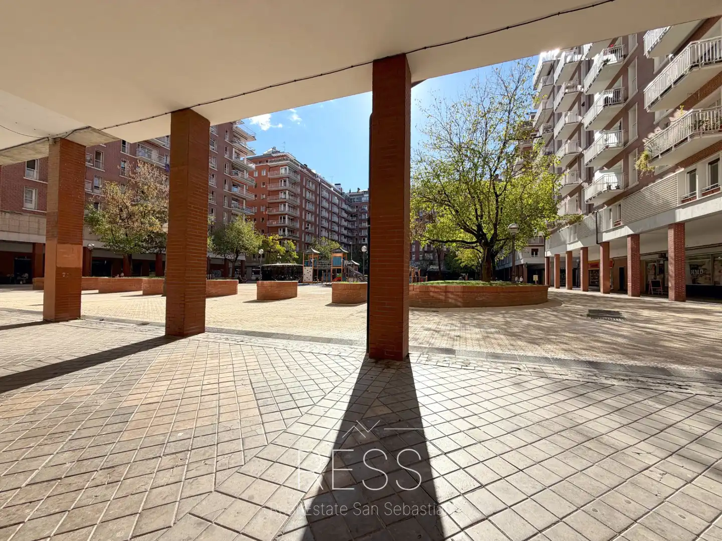Vista exterior de Pis en venda en Donostia - San Sebastián  amb Moblat