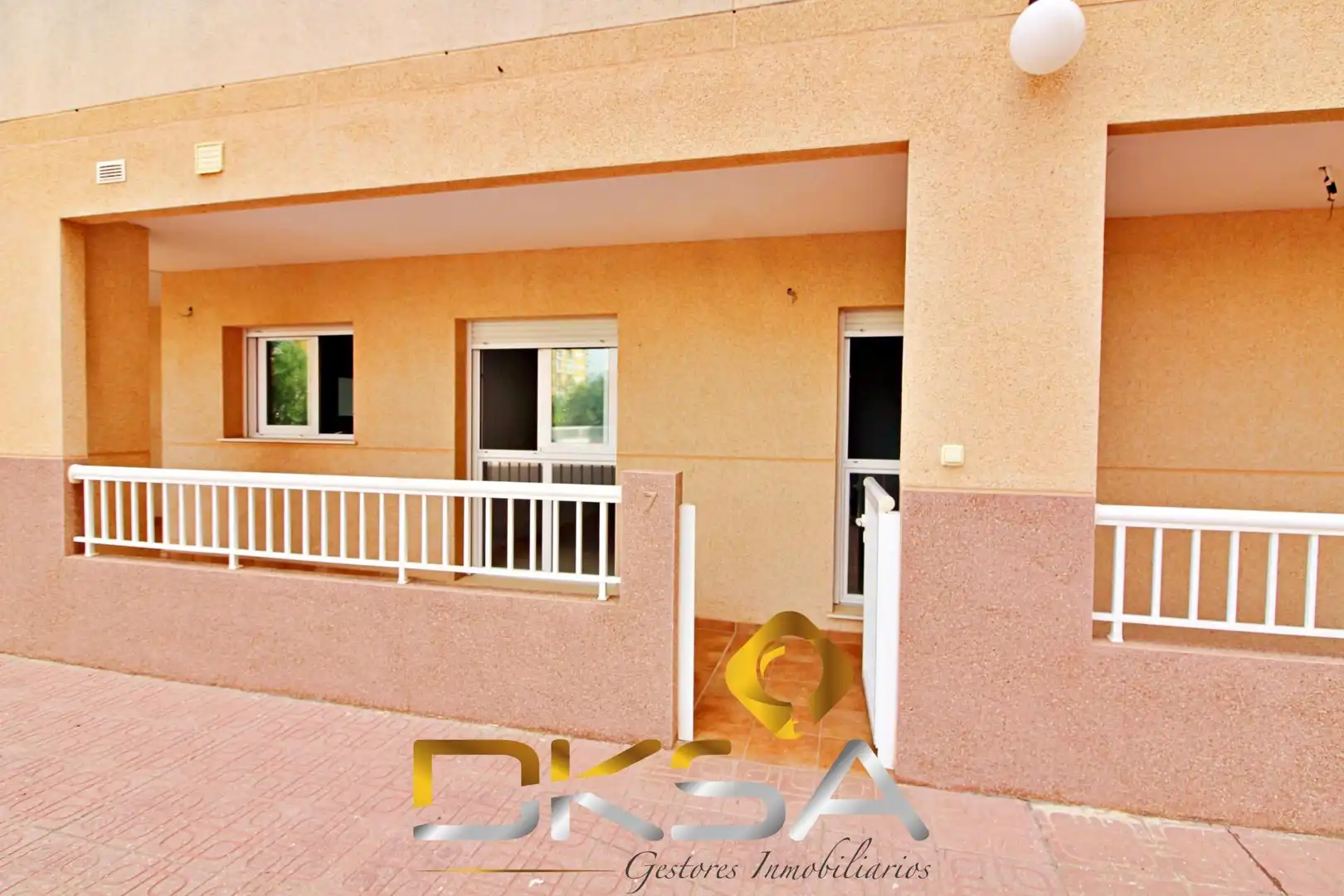 Vista exterior de Planta baixa en venda en Oropesa del Mar / Orpesa amb Jardí privat, Terrassa i Piscina comunitària