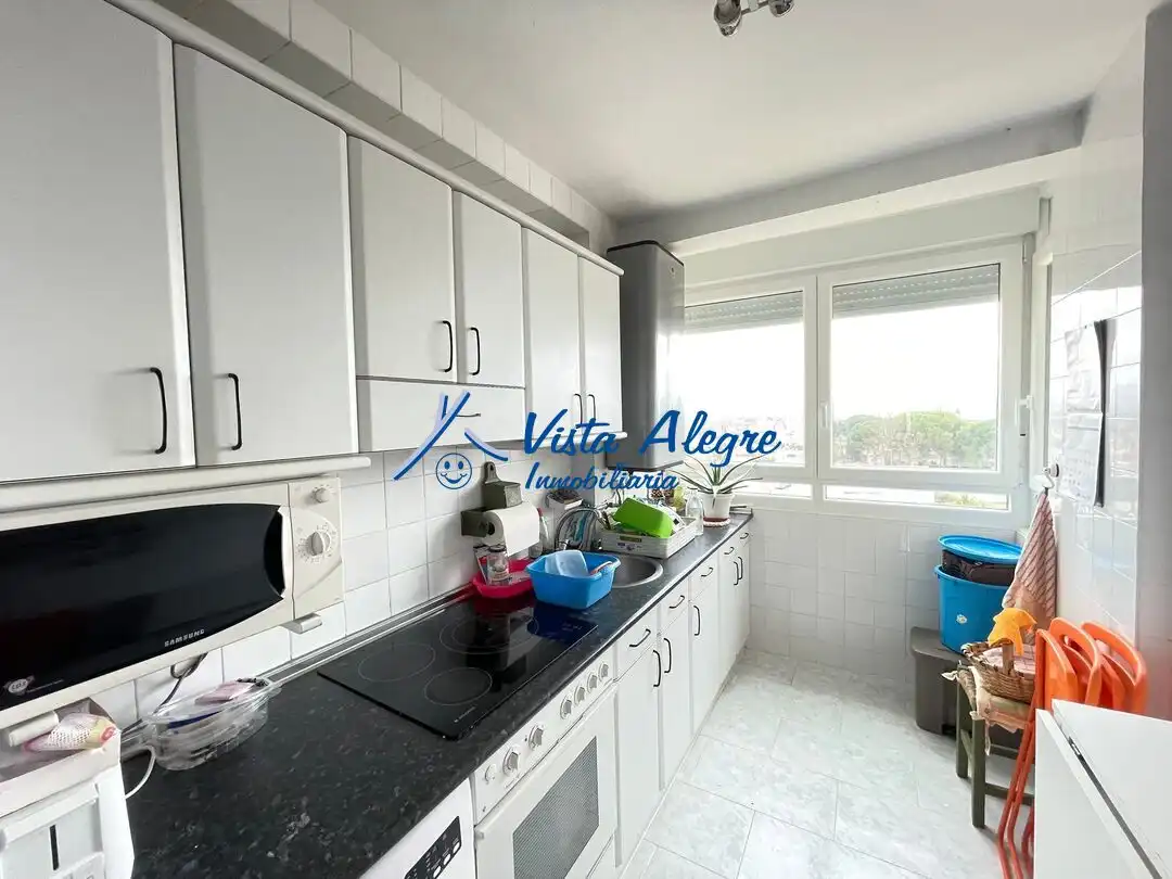 Cocina de Piso de alquiler en Haro con Jardín privado, Terraza y Piscina