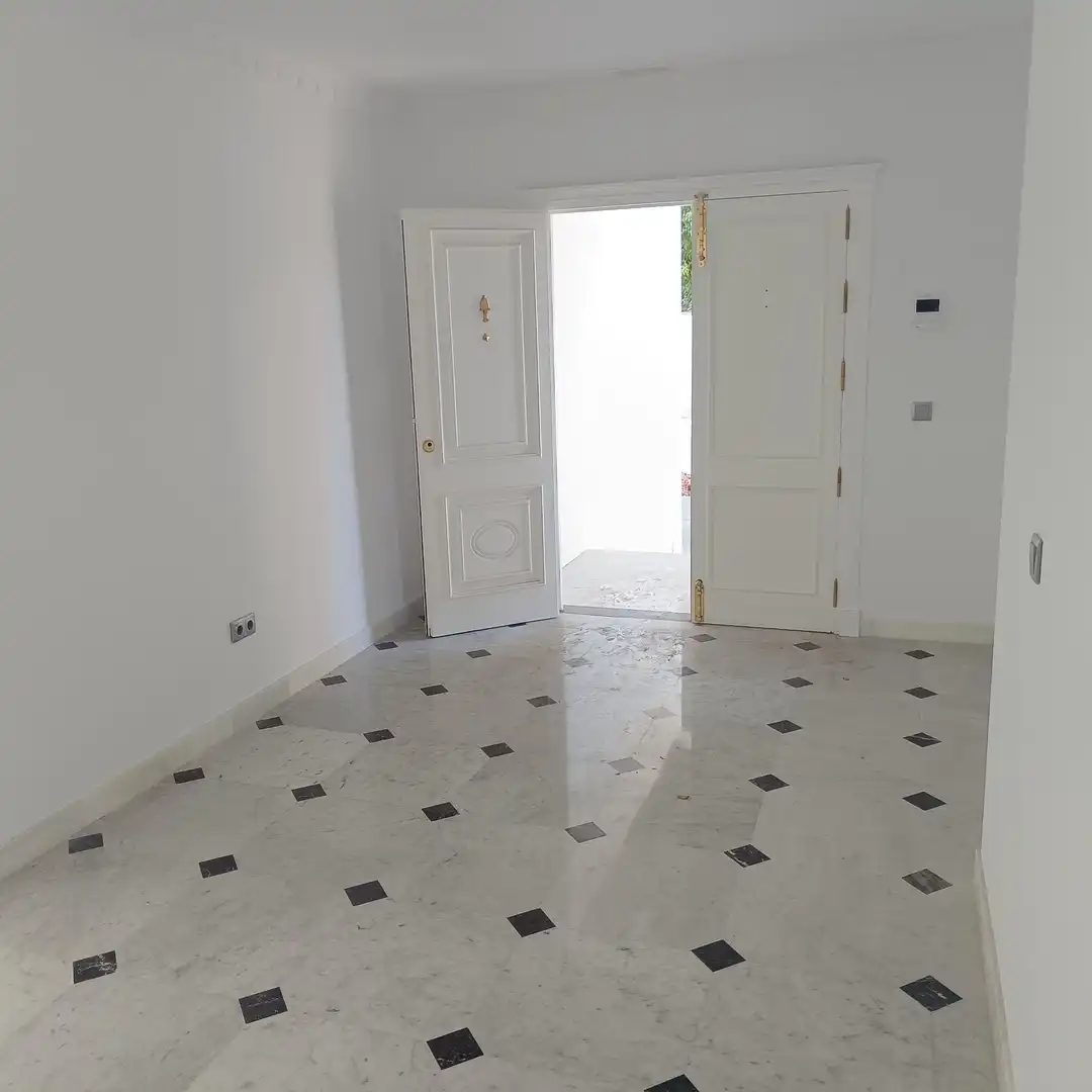 Wohnung zur Miete in Sevilla mit Klimaanlage, Heizung und Privatgarten