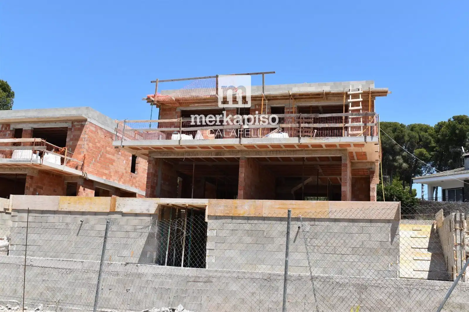 Vista exterior de Casa adosada en venda en Calafell amb Aire condicionat, Calefacció i Terrassa