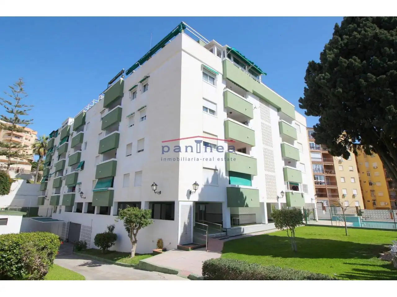 Vista exterior de Piso en venta en Rincón de la Victoria con Aire acondicionado, Terraza y Trastero