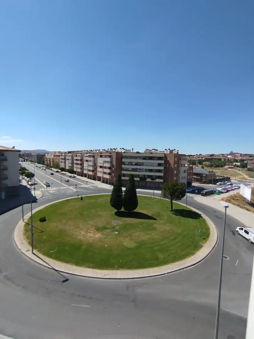 Vista exterior de Pis en venda en Ávila amb Calefacció, Terrassa i Traster