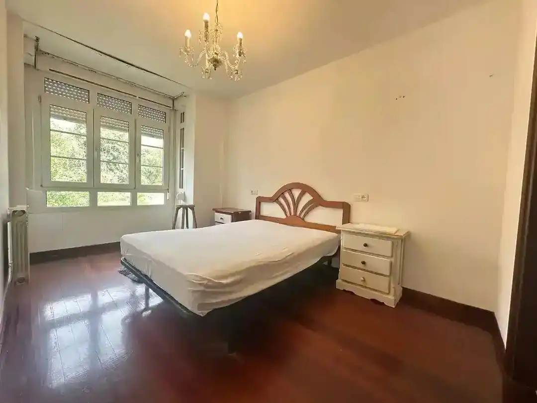 Habitación de Piso de alquiler en Santiago de Compostela  con Calefacción, Amueblado y Lavadora