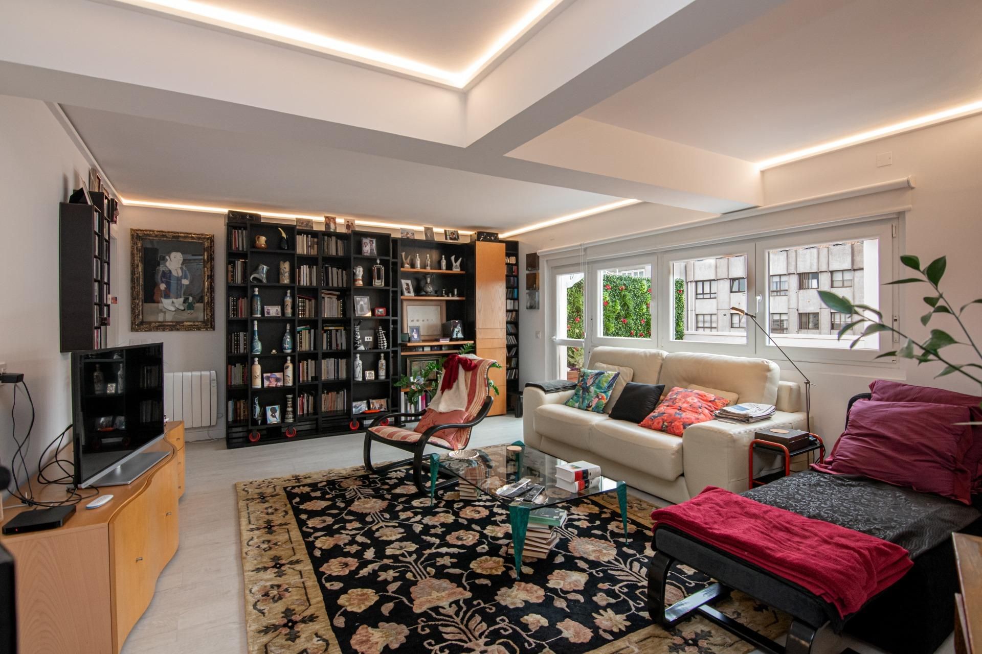 Sala d'estar de Àtic en venda en A Coruña Capital  amb Calefacció, Terrassa i Traster