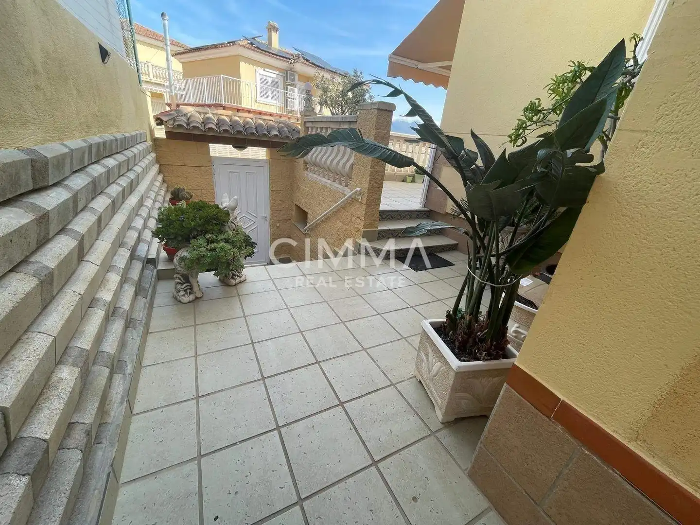 Vista exterior de Casa o xalet en venda en La Nucia amb Aire condicionat, Jardí privat i Terrassa