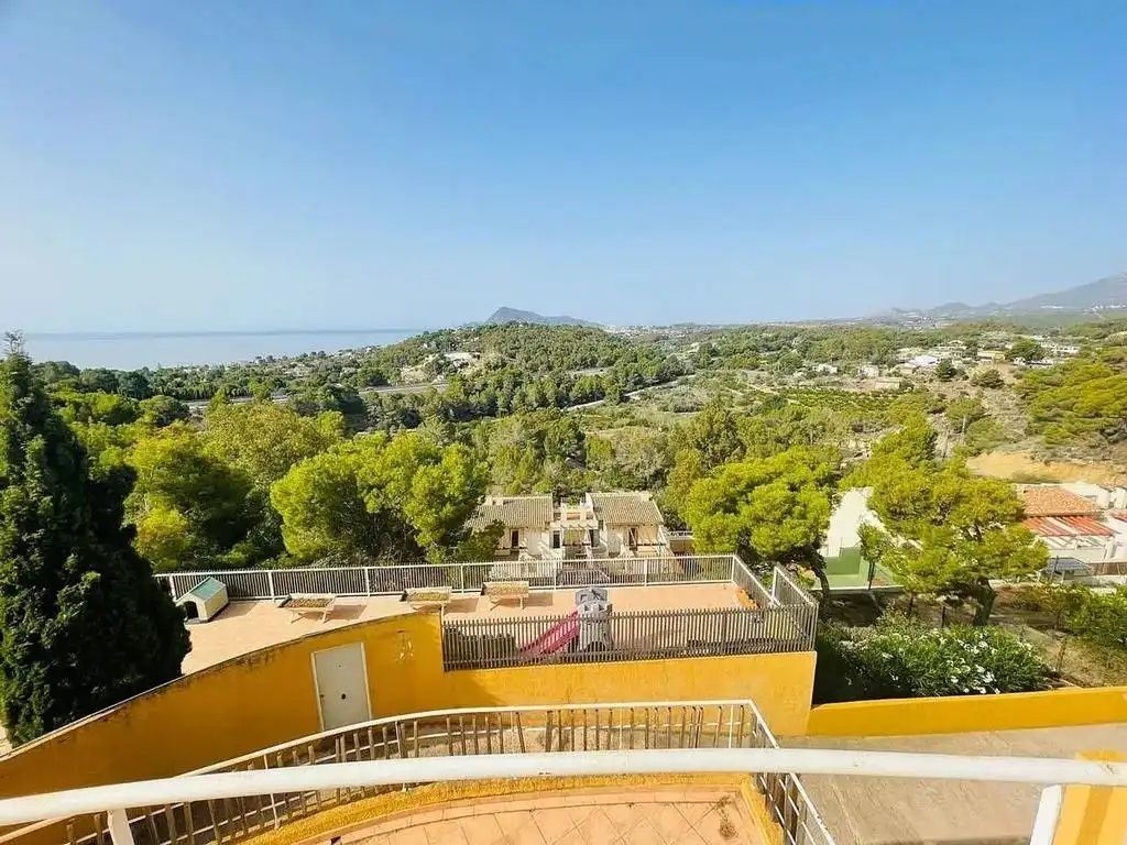 Vista exterior de Casa o xalet en venda en Altea amb Jardí privat i Terrassa