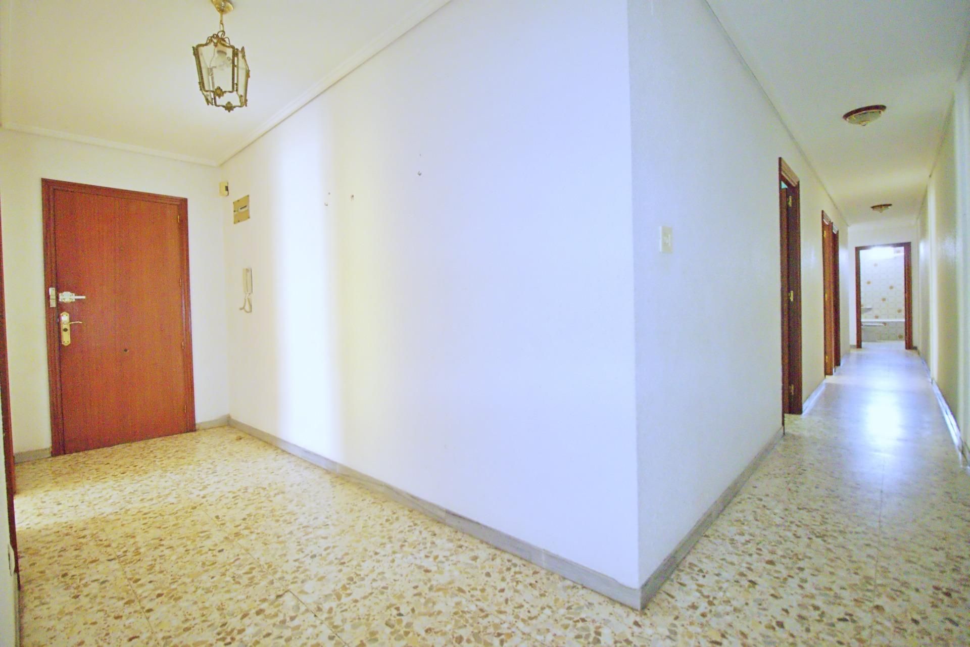 Piso en venta en Elche / Elx con Balcón