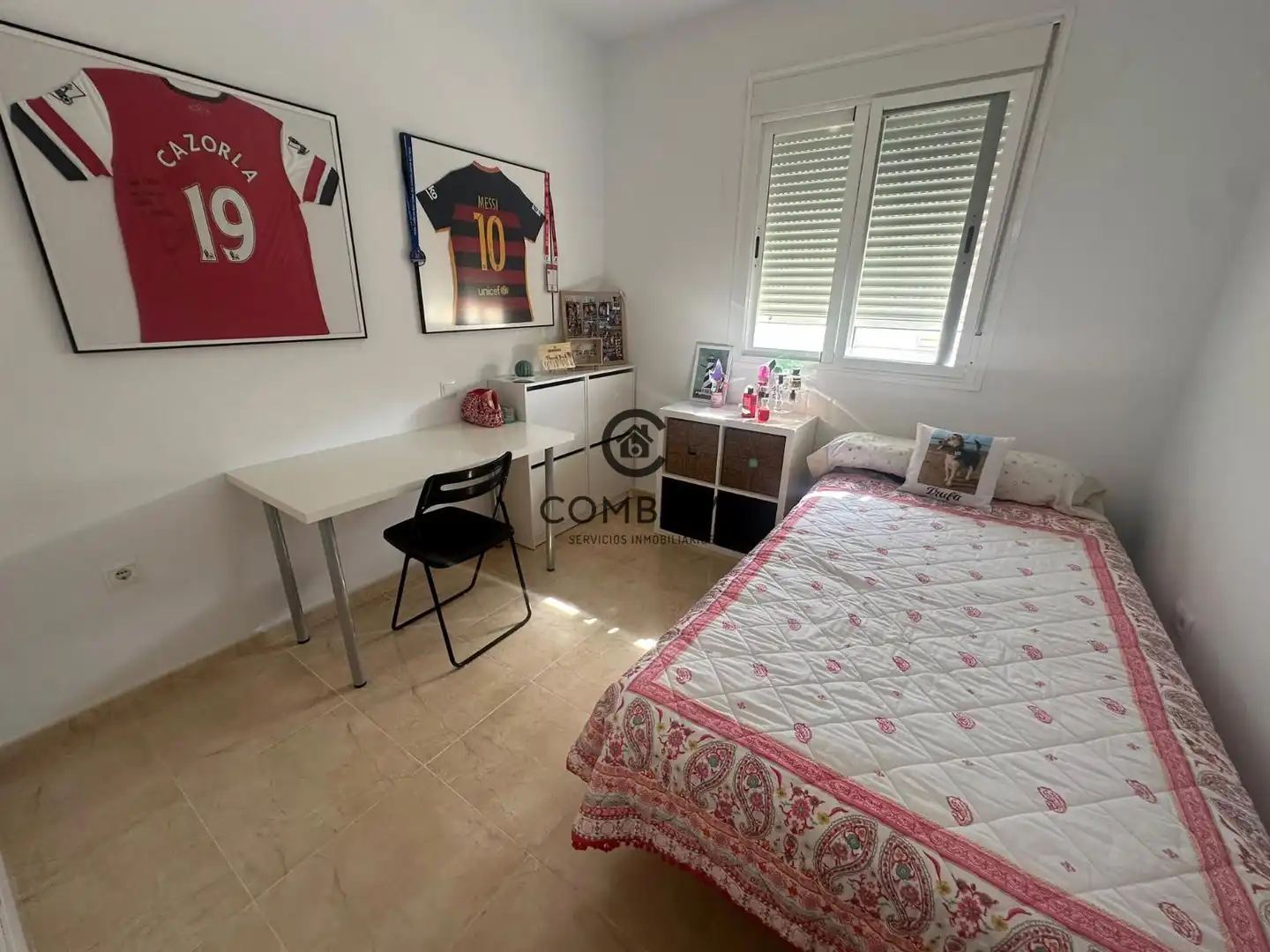Schlafzimmer von Einfamilien-Reihenhaus zum Verkauf in Camas mit Klimaanlage, Terrasse und Abstellraum
