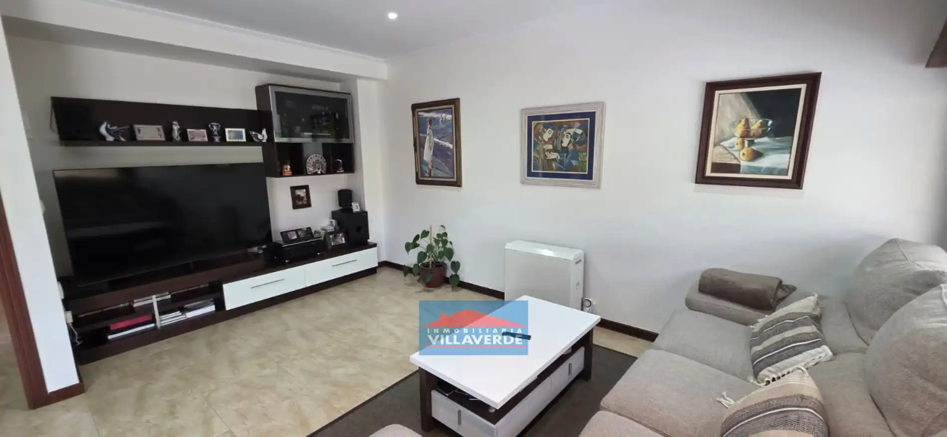 Sala de estar de Casa adosada en venta en Cangas  con Calefacción, Terraza y Trastero