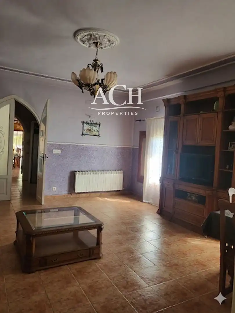 Wohnzimmer von Haus oder Chalet zum Verkauf in Calanda mit Klimaanlage, Heizung und Privatgarten
