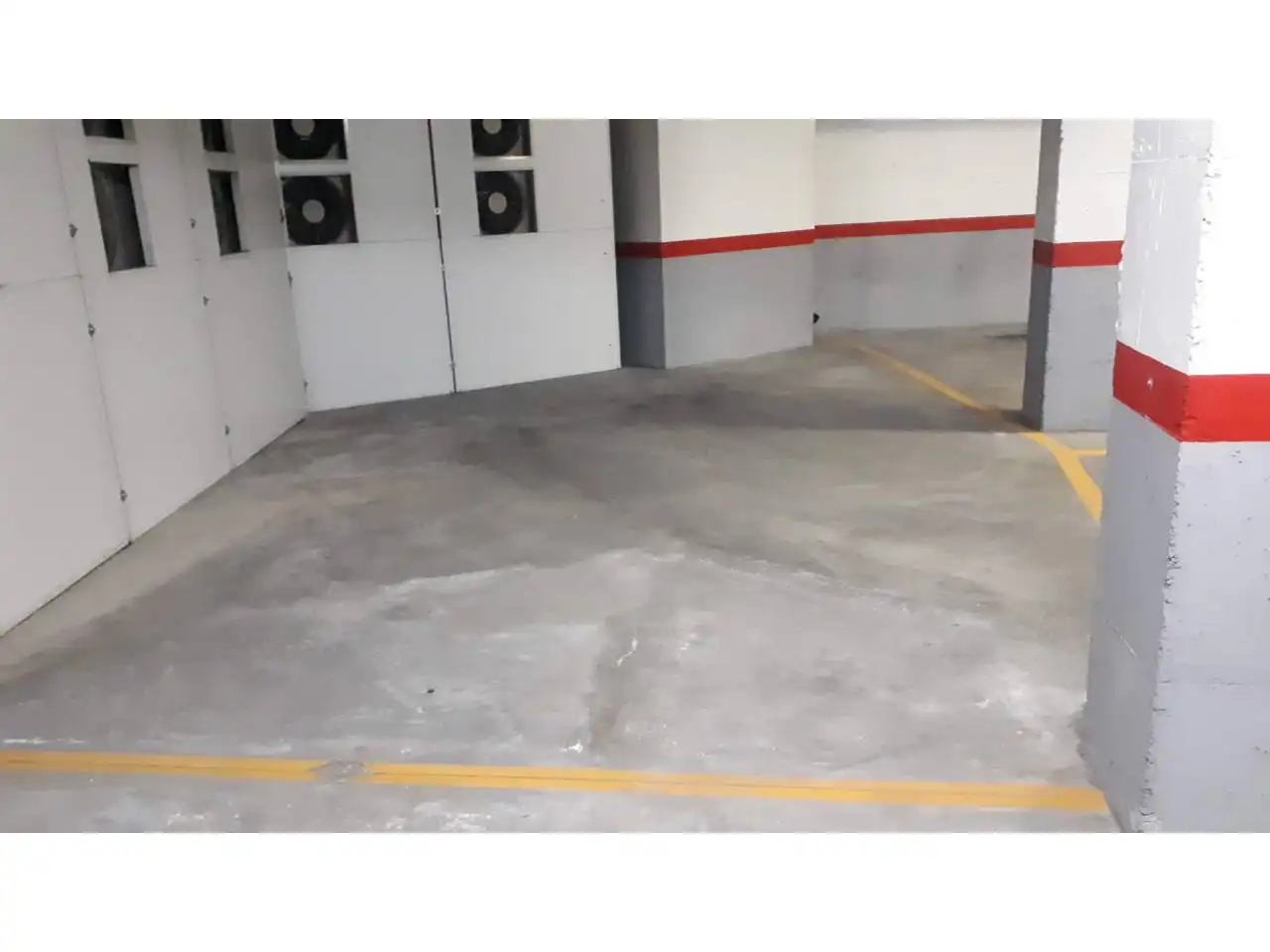 Parkplatz von Garage zum Verkauf in Berga