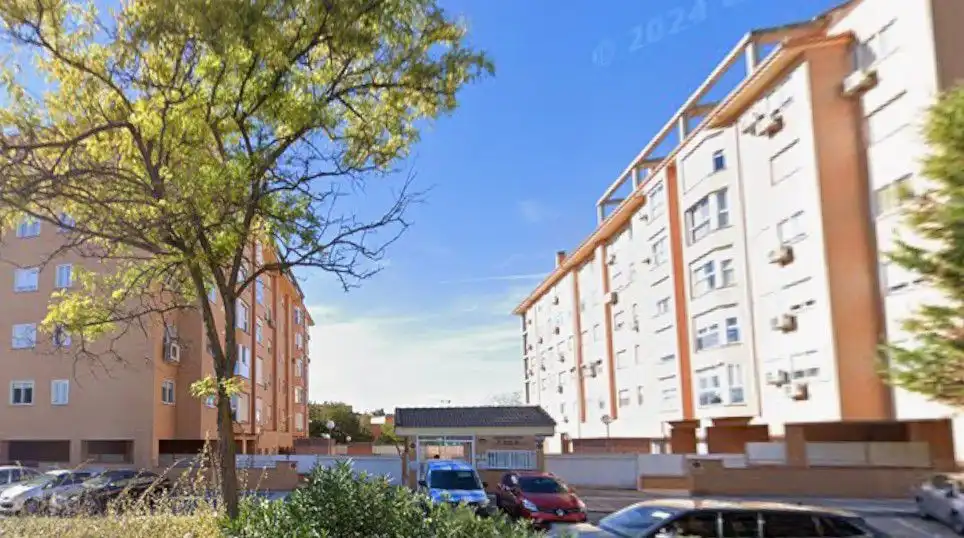 Außenansicht von Wohnung zum Verkauf in Valdemoro mit Klimaanlage, Terrasse und Abstellraum