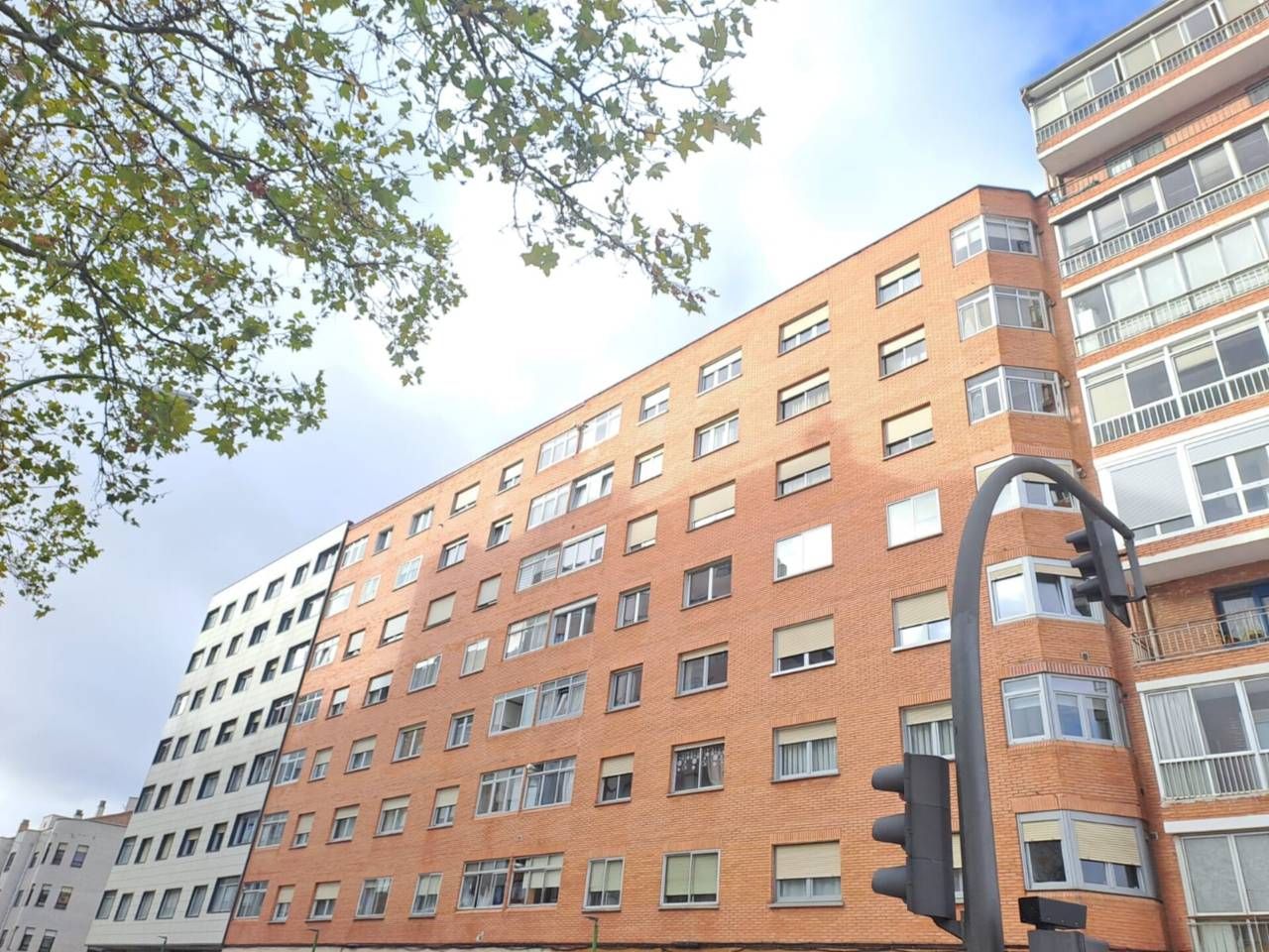 Vista exterior de Piso en venta en Burgos Capital con Calefacción, Parquet y Terraza