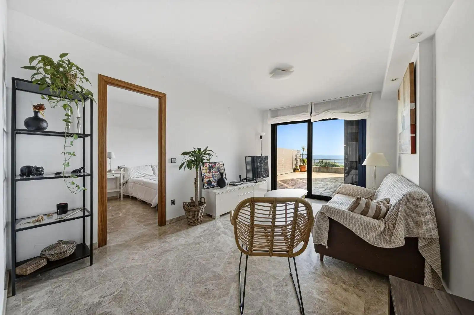 Sala d'estar de Planta baixa de lloguer en Palamós amb Aire condicionat, Terrassa i Moblat
