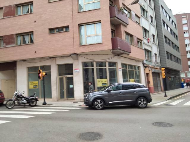 Local comercial en Alquiler en Calle Cabrales, 140 en Ceares