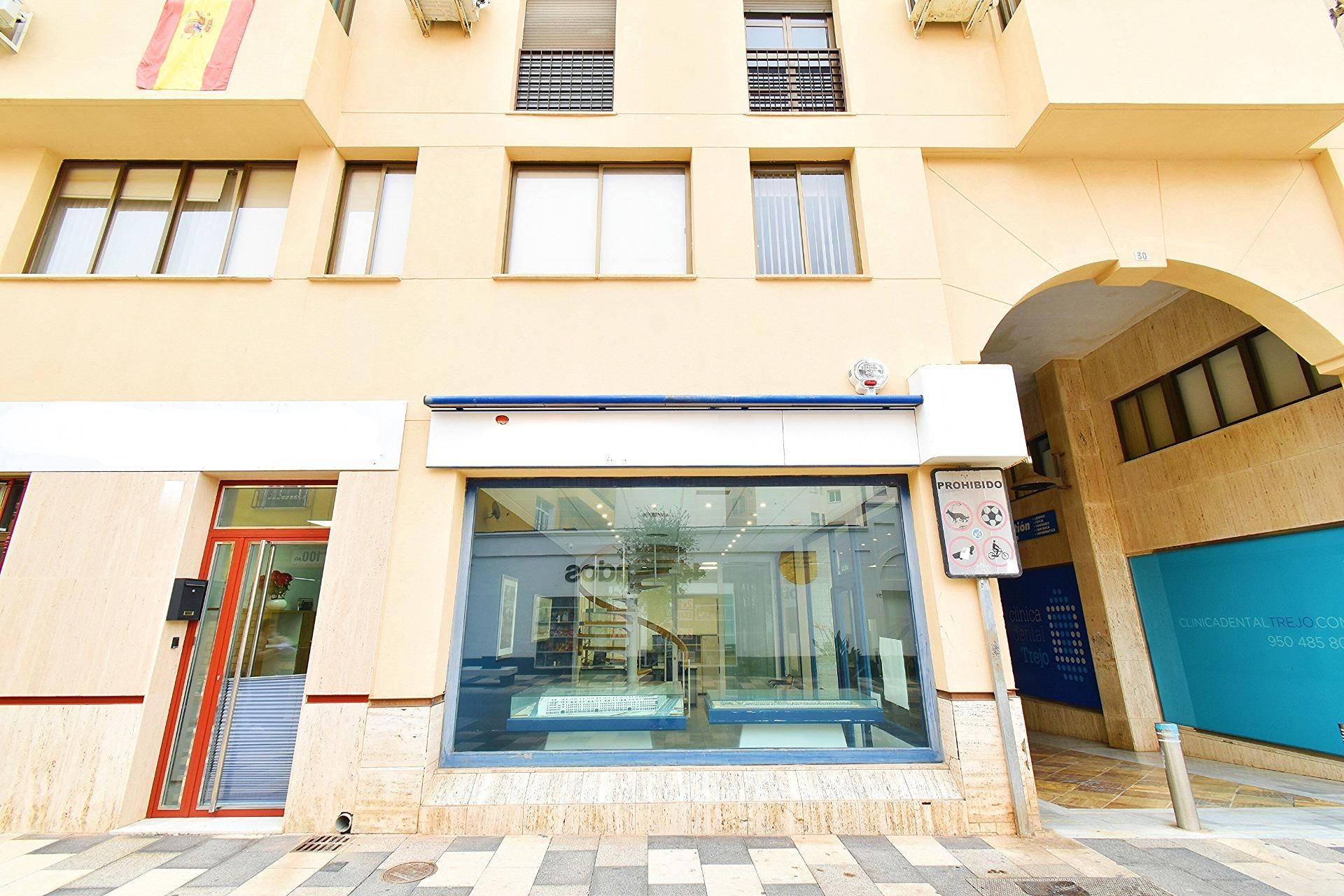 Vista exterior de Oficina en venda en El Ejido amb Aire condicionat