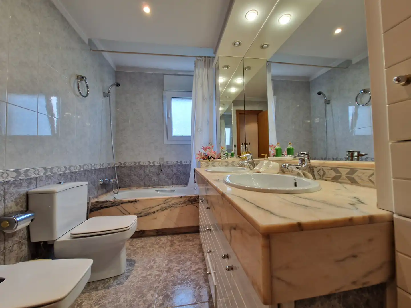 Baño de Casa o chalet en venta en Olot con Calefacción, Jardín privado y Terraza