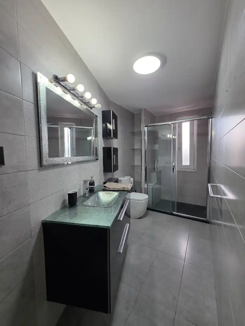 Badezimmer von Wohnung zur Miete in Castro-Urdiales mit Privatgarten, Terrasse und Schwimmbad