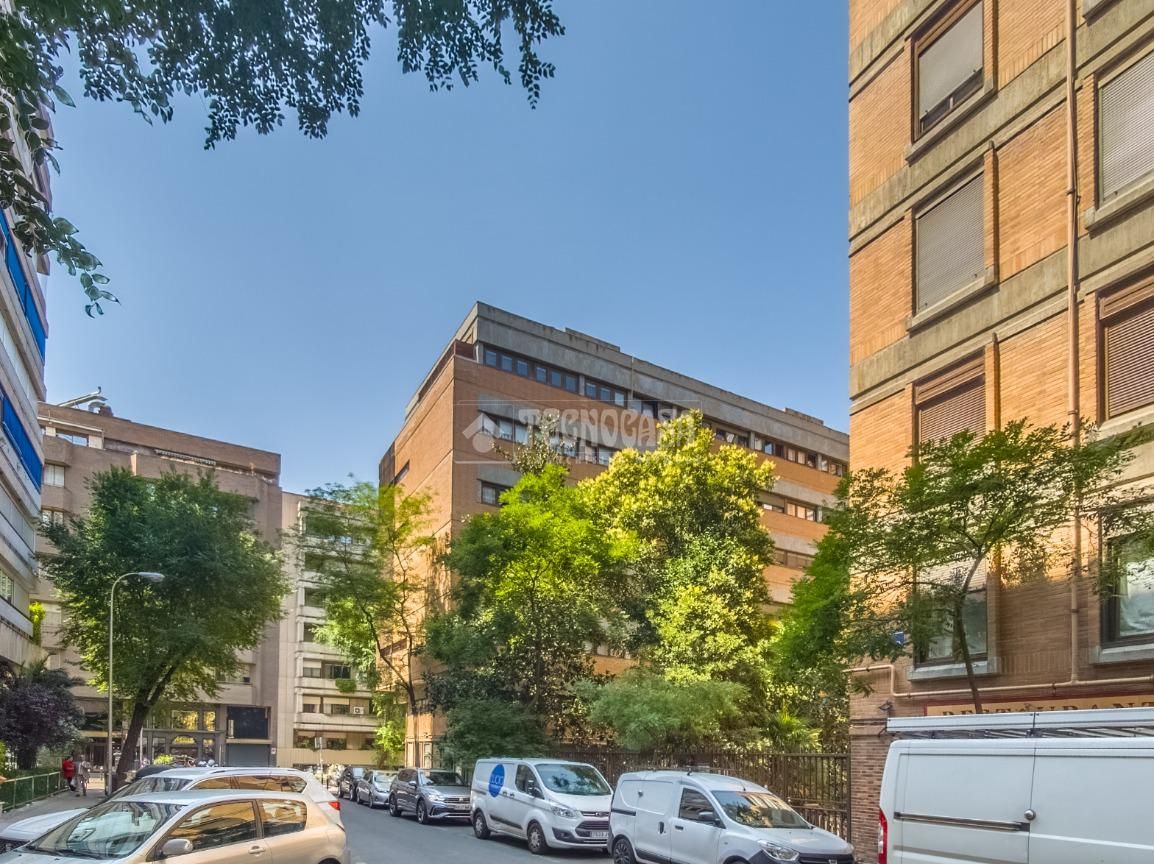 Vista exterior de Pis en venda en  Madrid Capital amb Calefacció i Parquet