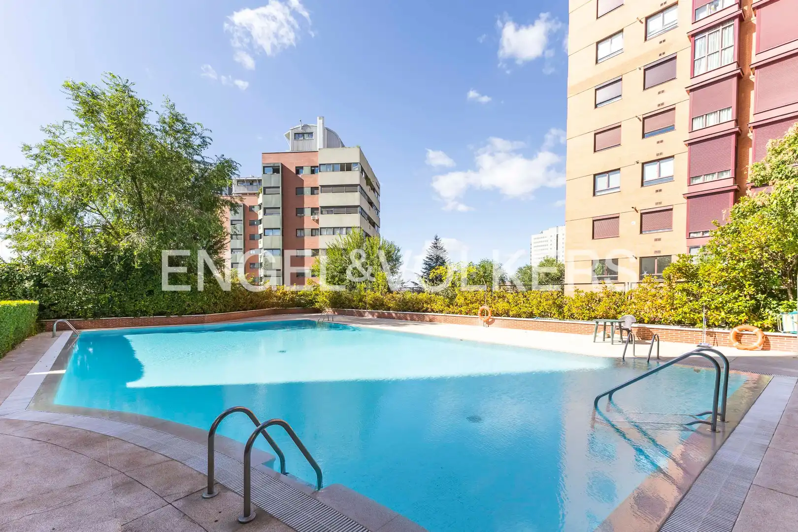 Schwimmbecken von Wohnung zur Miete in Madrid mit Klimaanlage, Heizung und Schwimmbad