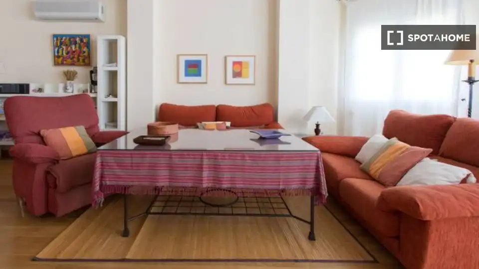 Room in Almensilla