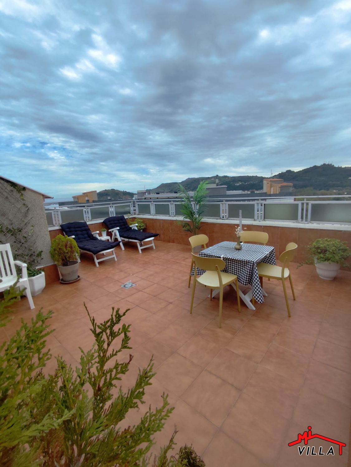 Terrassa de Àtic de lloguer en Laredo amb Calefacció, Terrassa i Moblat