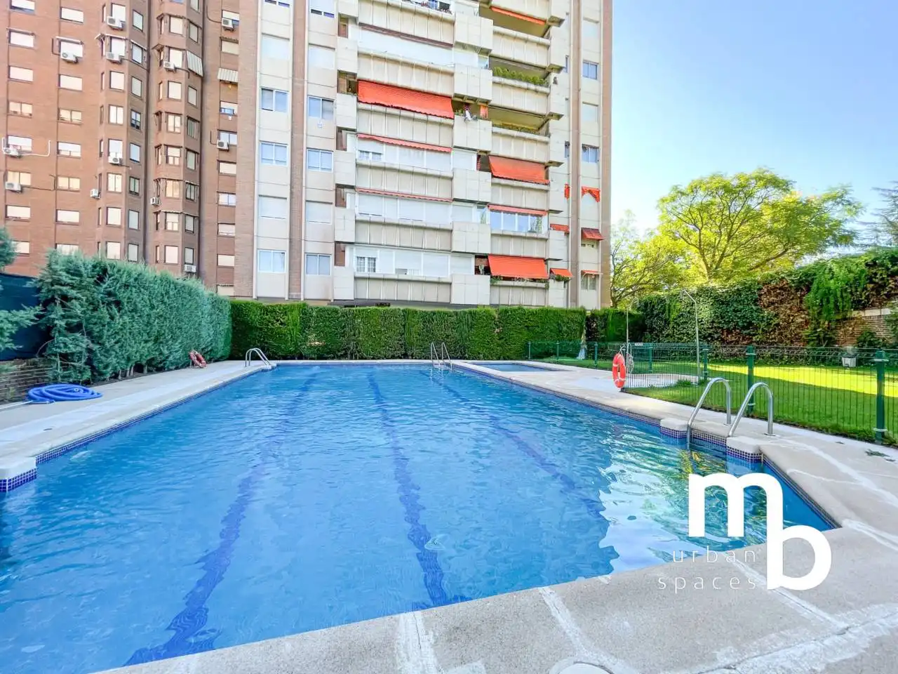 Piscina de Piso de alquiler en Madrid con Aire acondicionado, Calefacción y Parquet