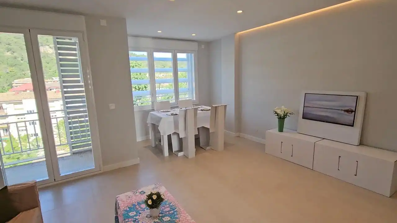 Comedor de Piso en venta en Estella / Lizarra con Calefacción y Terraza