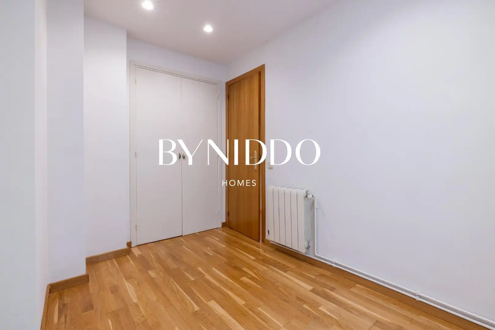Bedroom of Flat for sale in Sant Cugat del Vallès  with Air Conditioner, Heating and Parquet flooring