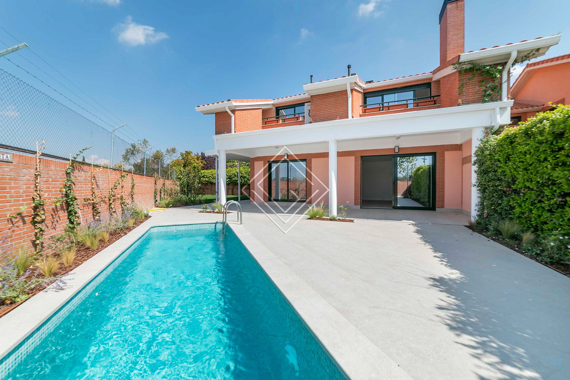 Single-family semi-detached for sale in Encinar de los Reyes, La Moraleja