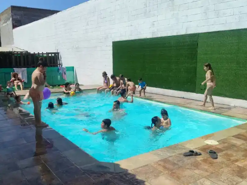 Piscina de Pis en venda en La Rinconada amb Aire condicionat, Jardí privat i Piscina