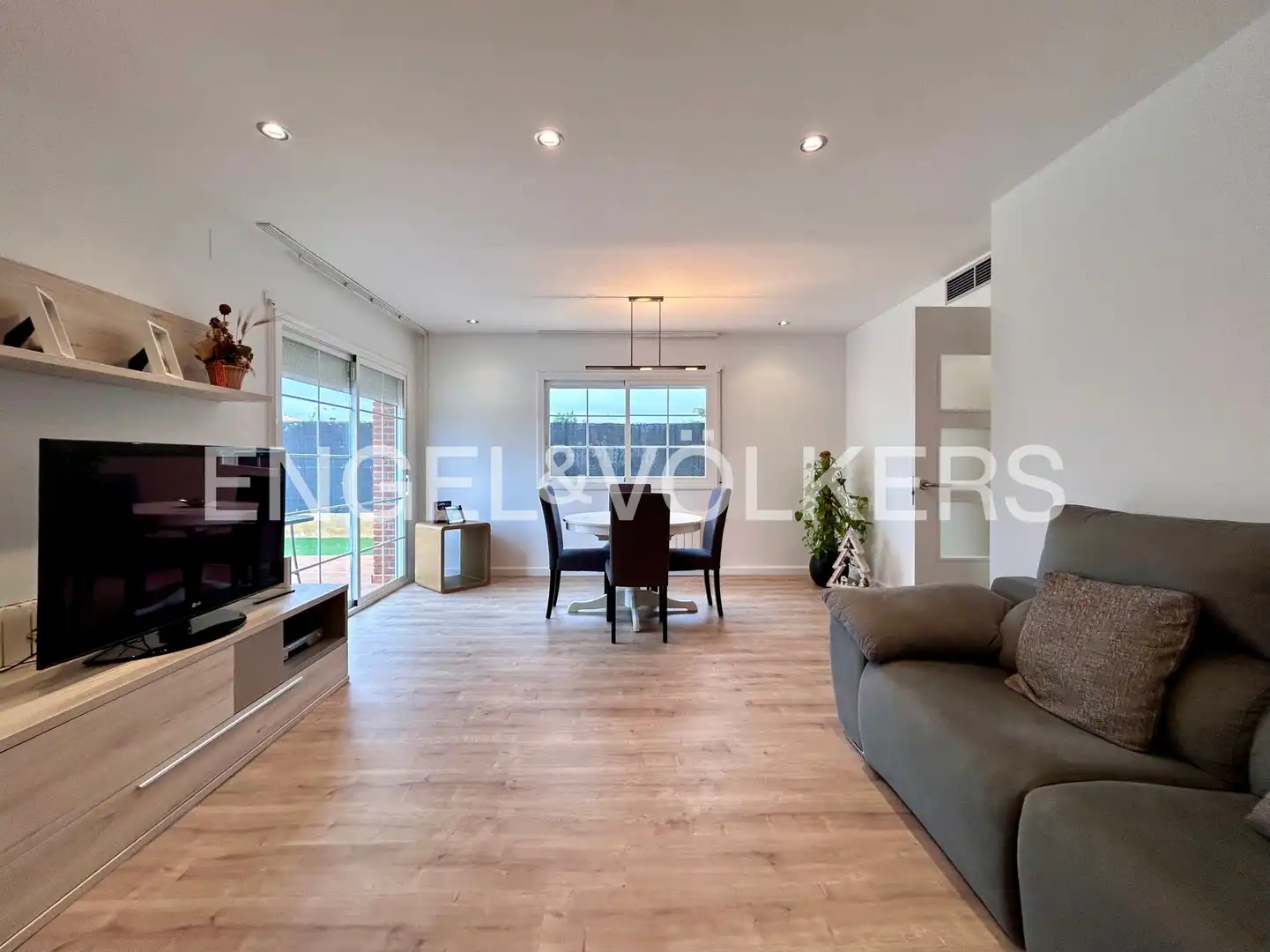 Living room of Detached homes for sale in Cambrils  with Air Conditioner, Heating and Private garden