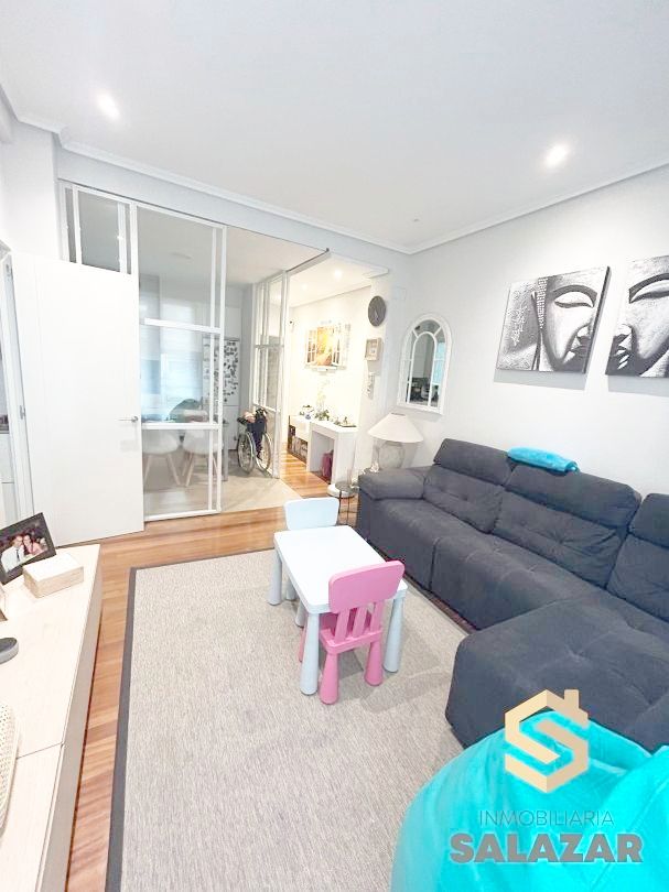 Living room of Flat for sale in Bilbao   with Heating, Storage room and Balcony