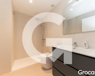Bathroom of Single-family semi-detached for sale in Sant Boi de Llobregat  with Air Conditioner, Heating and Terrace
