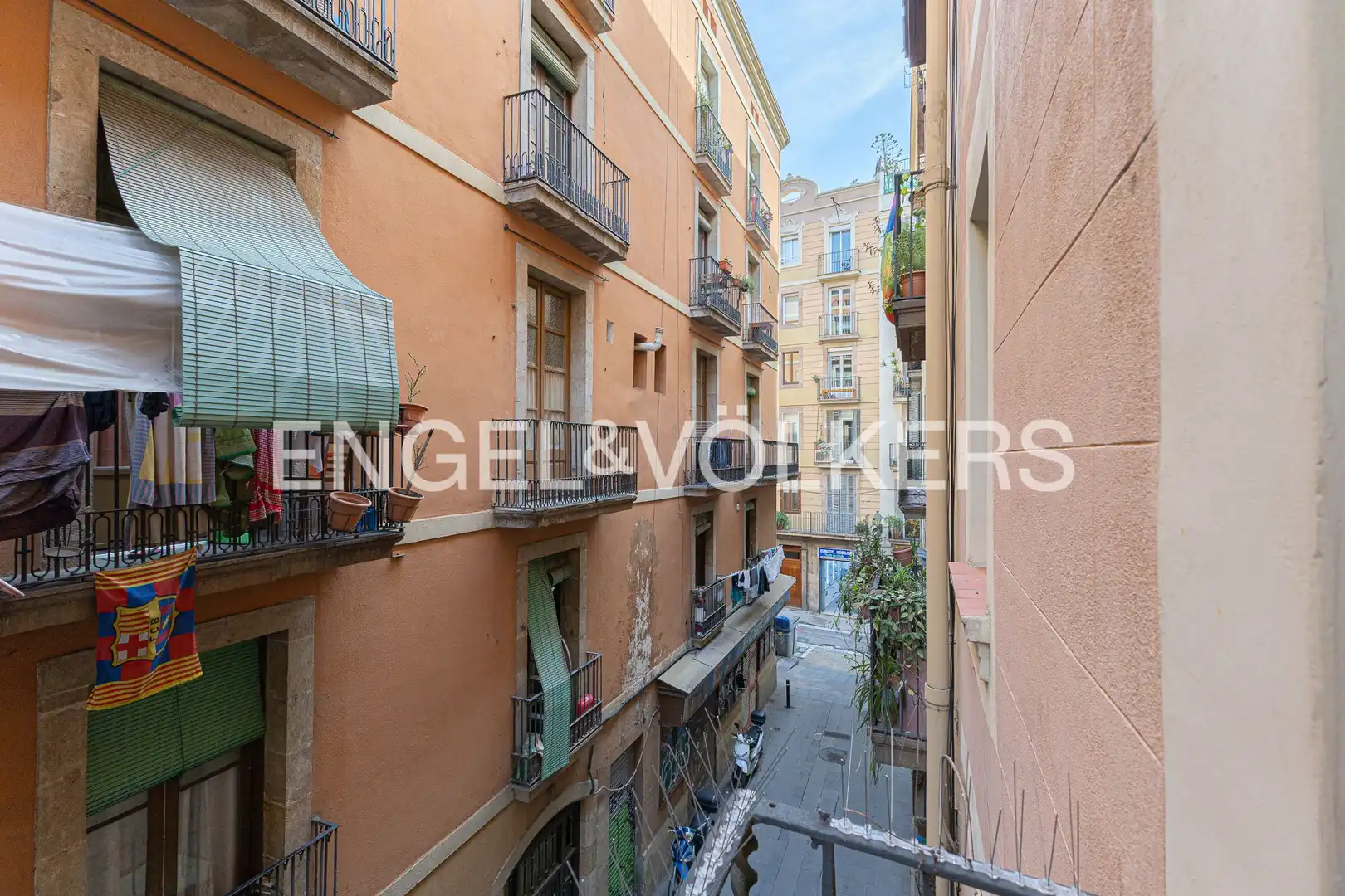 Exterior view of Flat for sale in Barcelona  with Heating