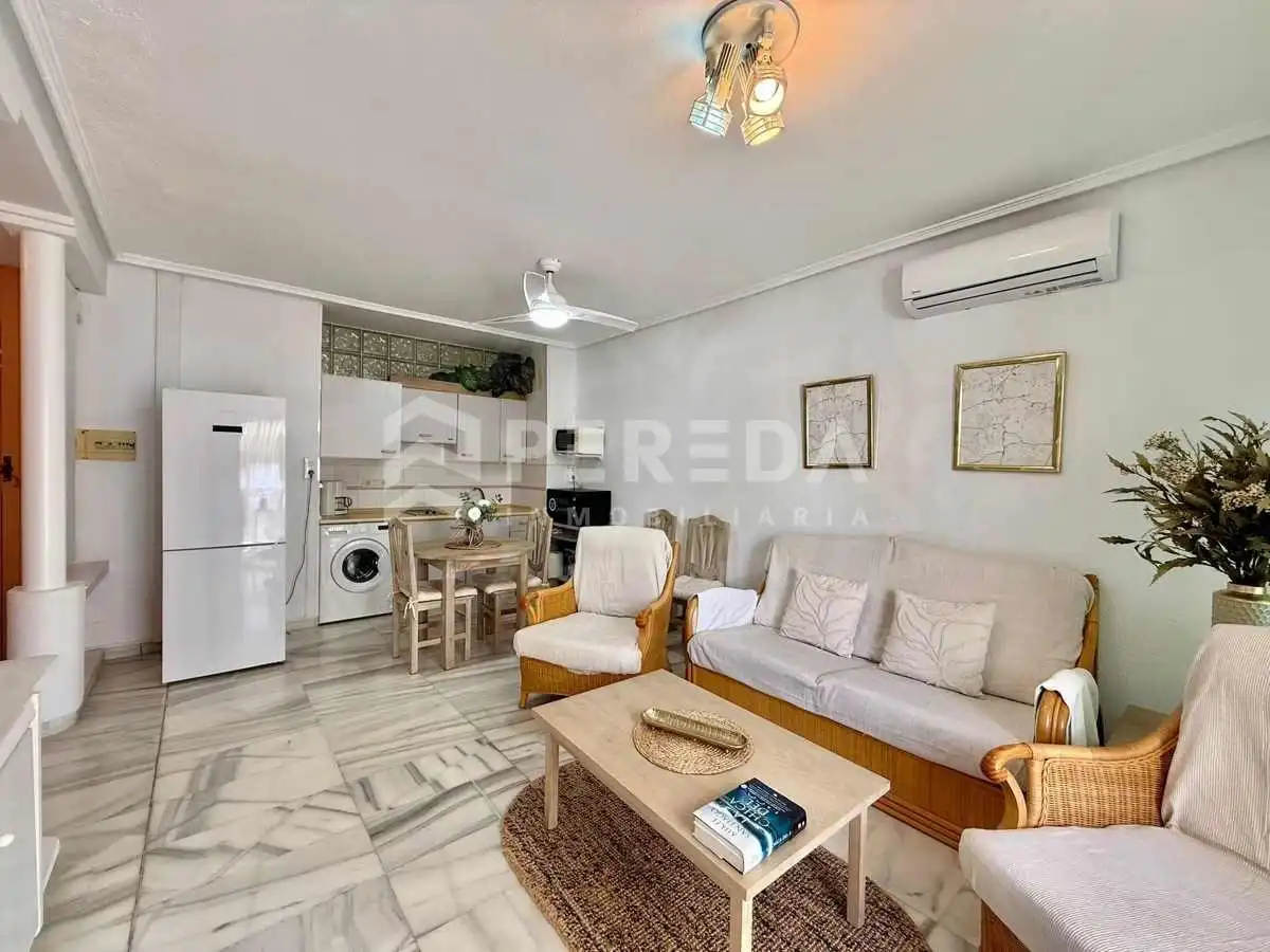 Sala de estar de Apartamento en venta en Roquetas de Mar con Aire acondicionado, Terraza y Amueblado