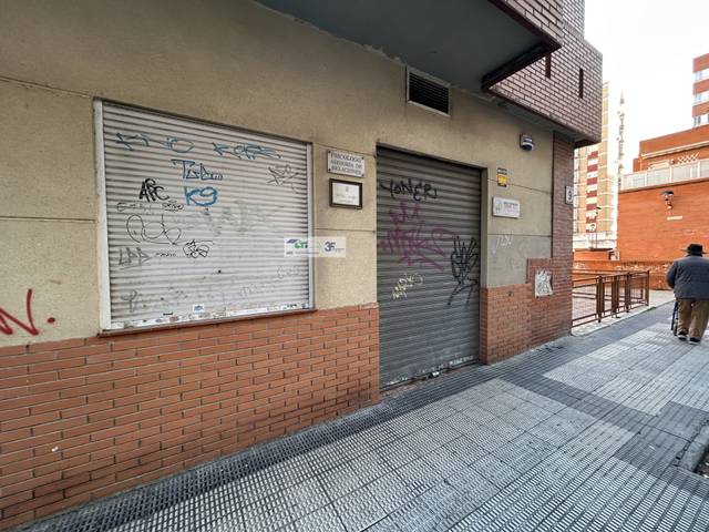Local comercial en Venta en C/ Valle de Zuriza en Arrabal