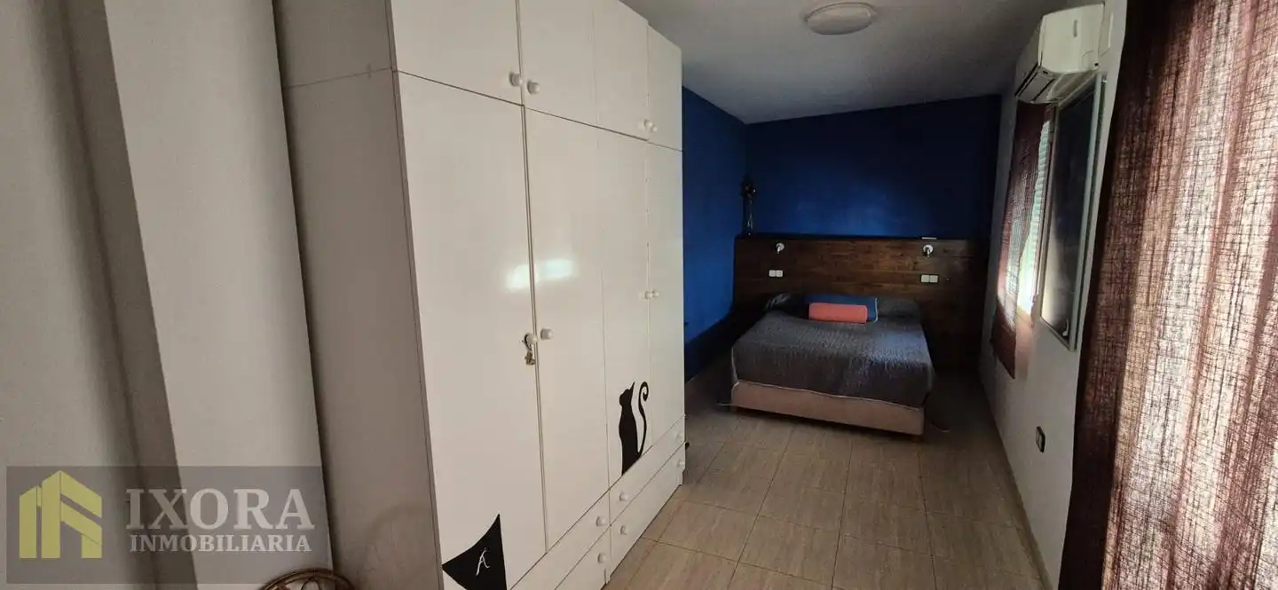 Dormitori de Casa o xalet en venda en Linares amb Aire condicionat i Terrassa