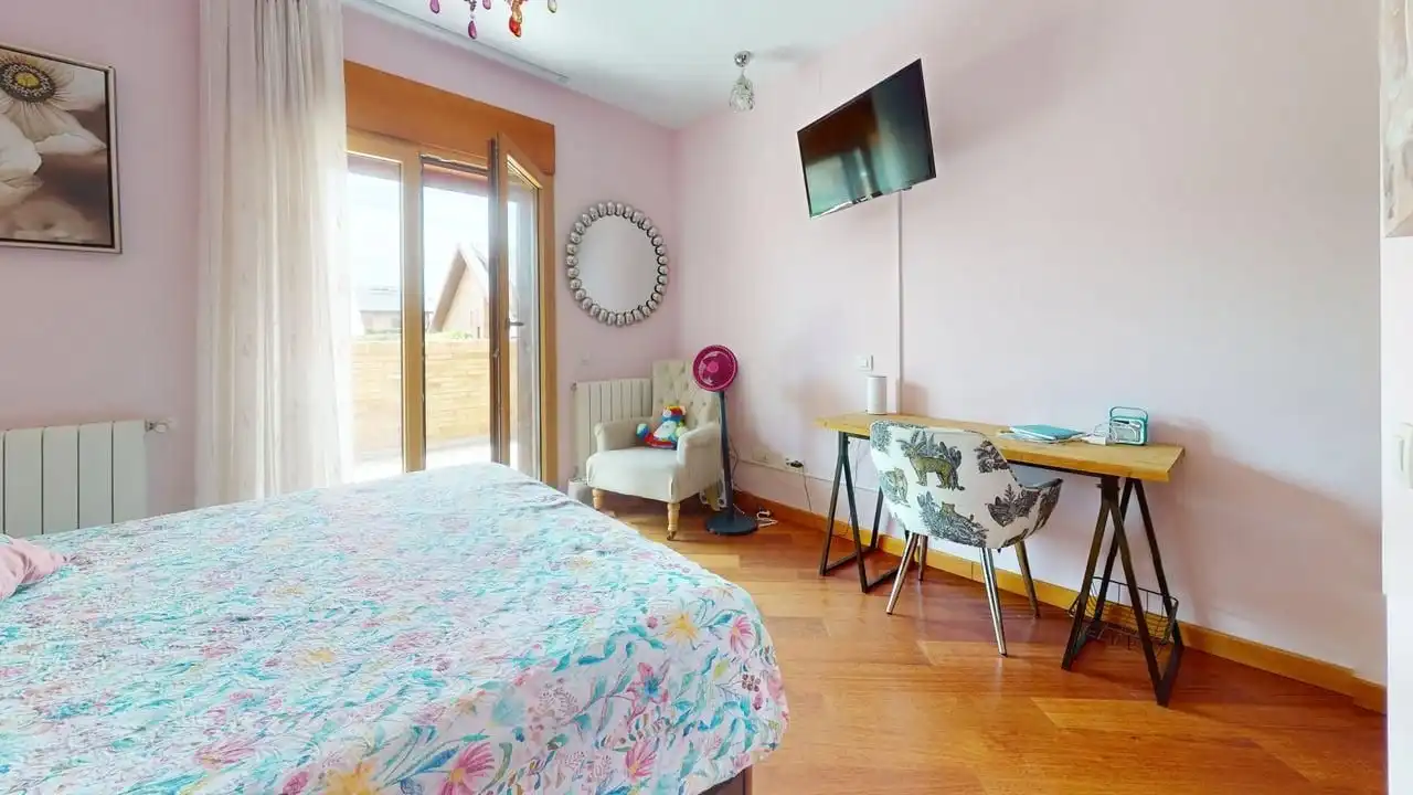 Bedroom of Houses for sale in Ciudalcampo  with Air Conditioner, Heating and Private garden